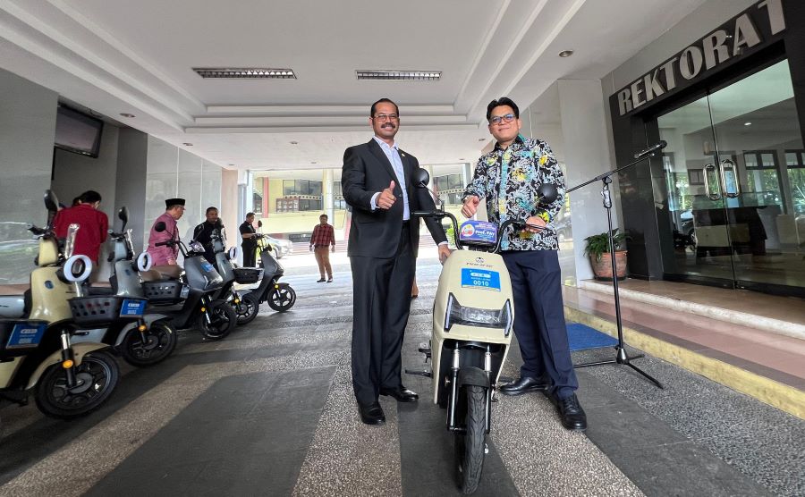 Furtasan Hibahkan 100 Sepeda Listrik untuk UIN Jakarta